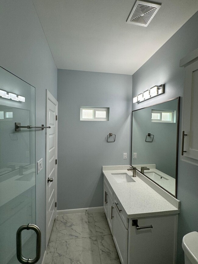 Building Photo - 1000 N Abbey Ave