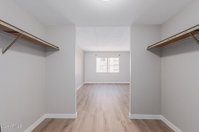 Building Photo - 7930 E Camelback Rd