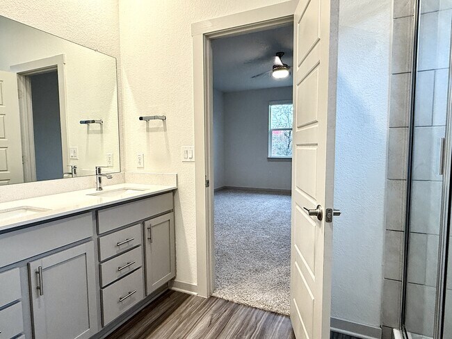 Building Photo - 13916 Lubeck Dr