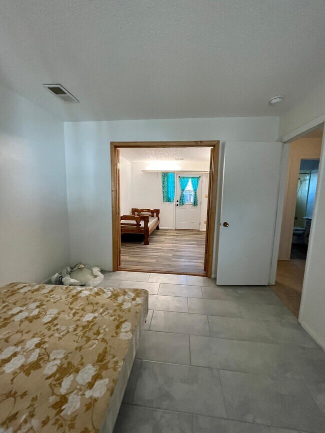 Building Photo - 409 San Juan De Rio Dr SE