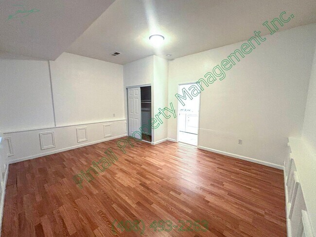 Building Photo - 3428 San Marino Ave