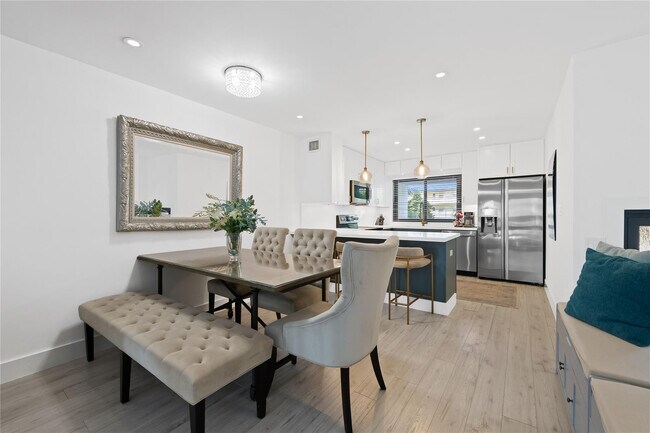 Building Photo - 3016 NE 49th St