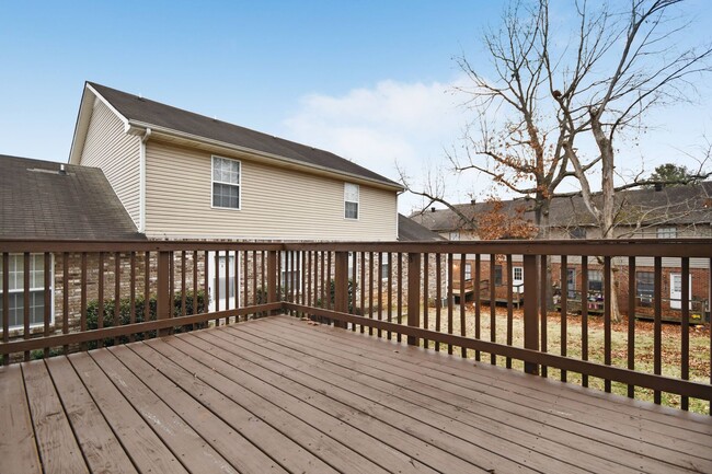 Building Photo - Pet Friendly Two Bedroom!