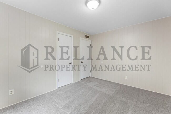 Building Photo - 1719 S Woodlawn St