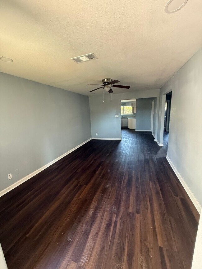 Building Photo - 3726 Edgemont Dr