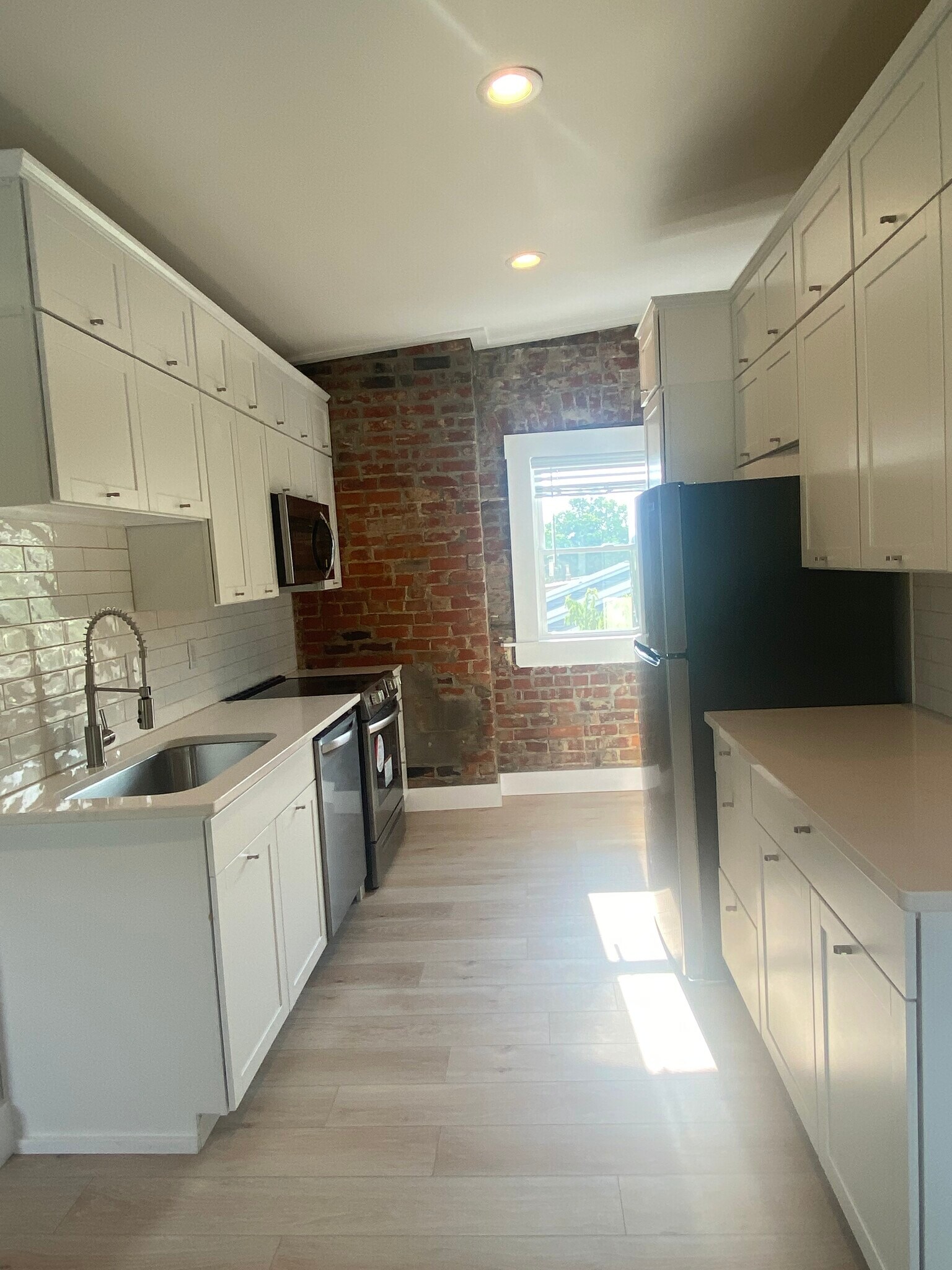 Building Photo - 427 Klotter Ave