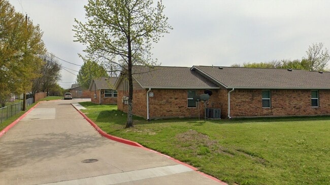 Building Photo - 801 W Main St