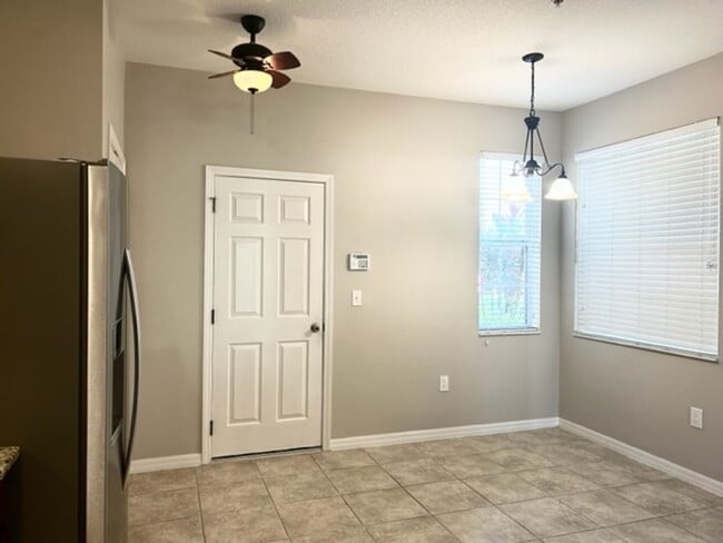 Building Photo - 3 2.5 - TOWNHOUSE IN PARKRIDGE - CLOSE TO ...