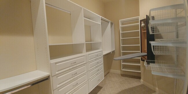 Building Photo - 406 Lillian Dr