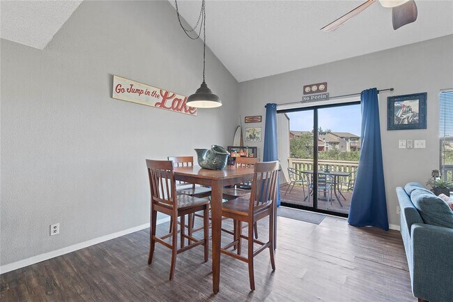 Building Photo - 111 Comanche Dr