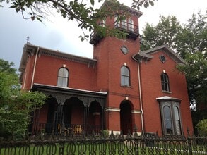 Building Photo - Watt House