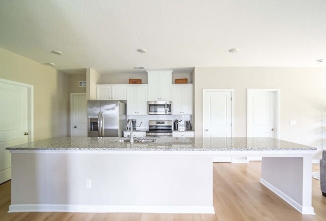 Building Photo - 5176 Legion Dr