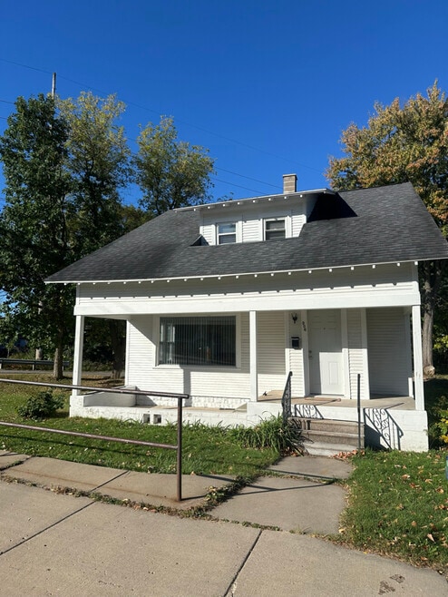 Building Photo - 906 Prospect Ave