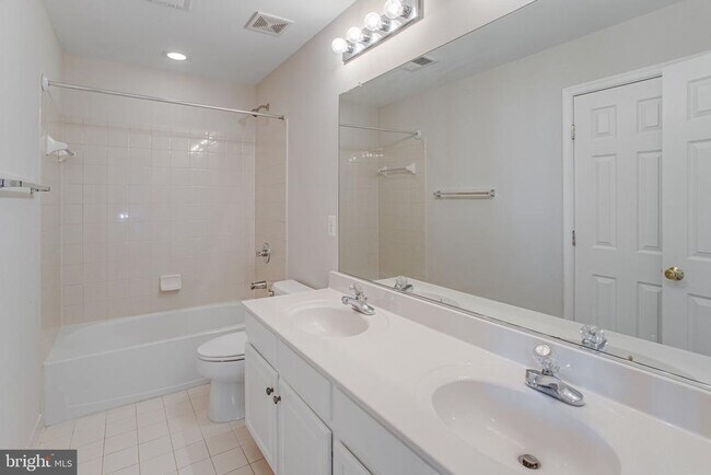 Building Photo - 15519 Exmore Ct