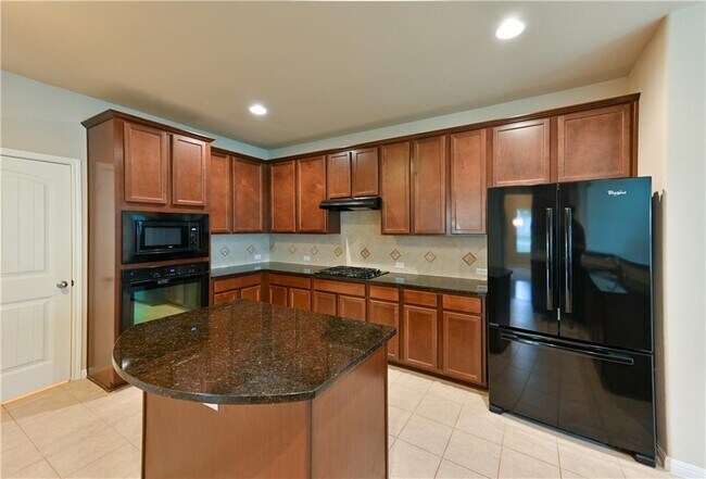 Building Photo - 100 Lake Mineral Wells Dr