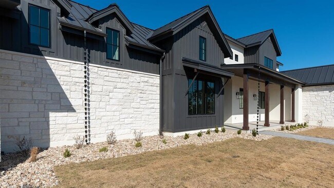 Building Photo - 15700 Grumbles Ln