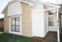 Building Photo - 2428 Sunflower Dr