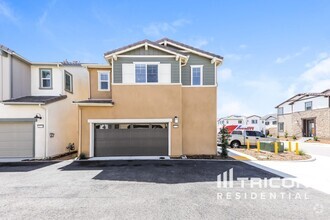 Building Photo - 31718 Luther Dr