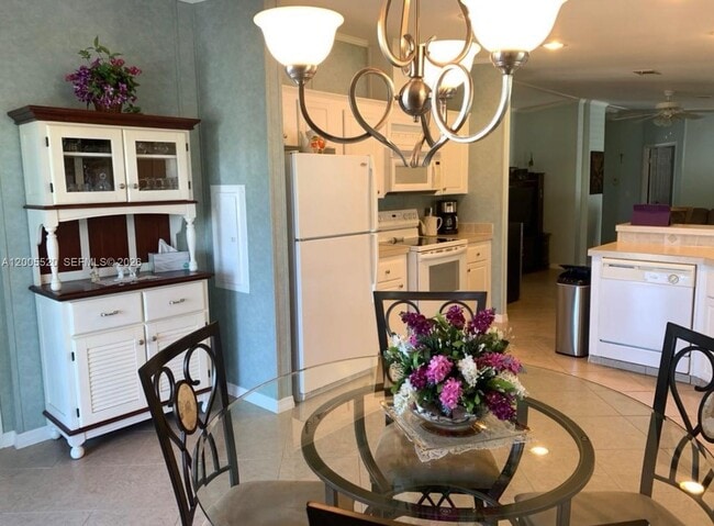 Building Photo - 3021 SW 52nd Ave