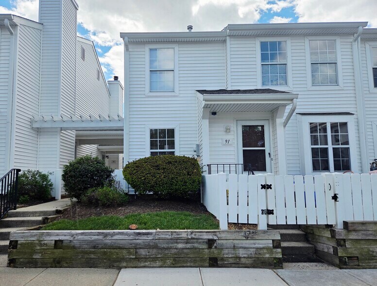 Building Photo - 91 Almond Dr