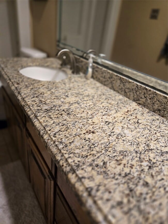 Building Photo - 1015 Green Meadow St