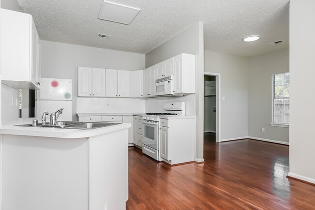 Building Photo - 503 Griffis Rd