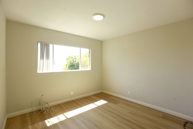 Building Photo - 1323 Ridgeley Dr