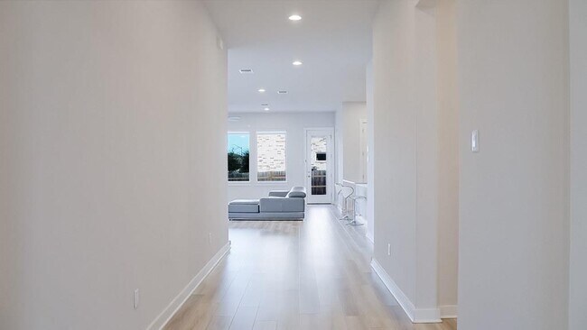 Building Photo - 1561 Sawmill Xing