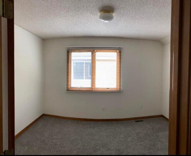 Building Photo - 302 Eisenhower St