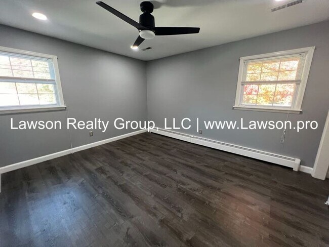 Building Photo - Very Nice & Spacious Home in Hidden Valley Neighborhood - Pet Friendly!