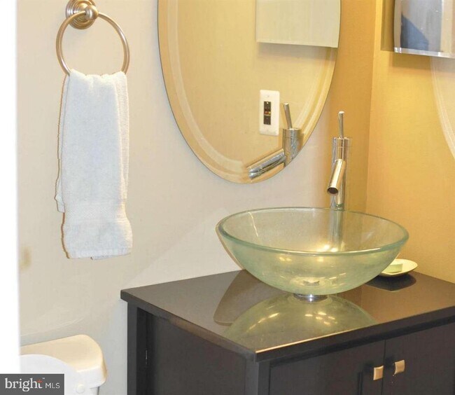 Building Photo - 11401 Commonwealth Dr