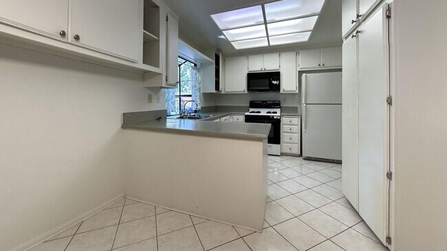 Building Photo - 6064 Laura Ln