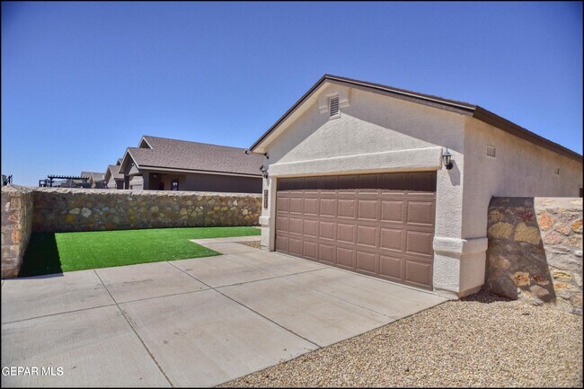 Building Photo - 2120 Thomas Lackland St