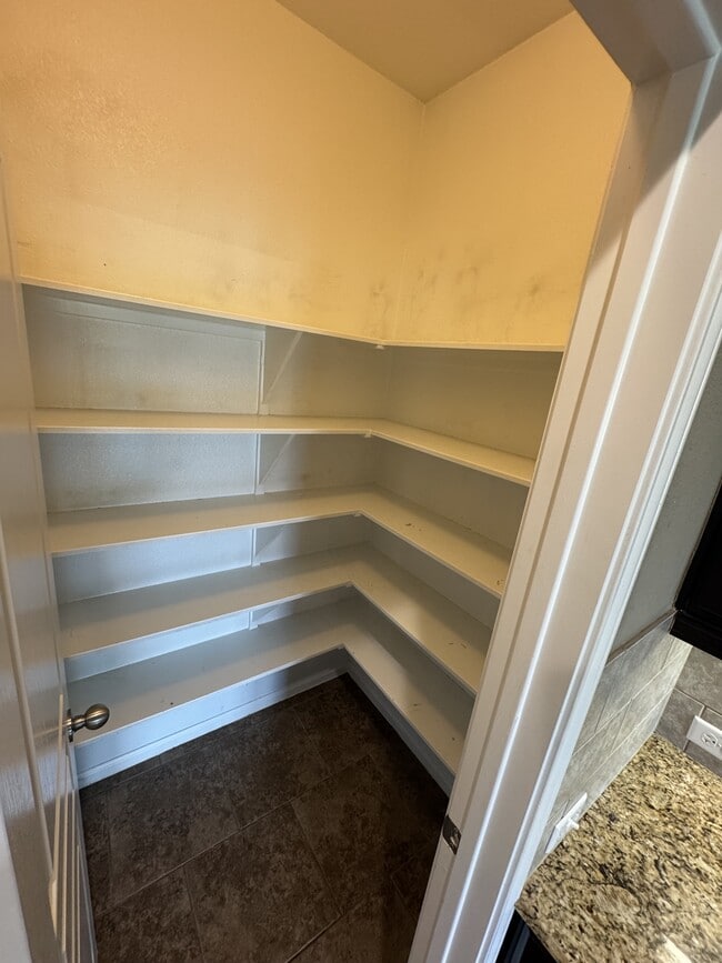 Building Photo - 502 Westchester Ct