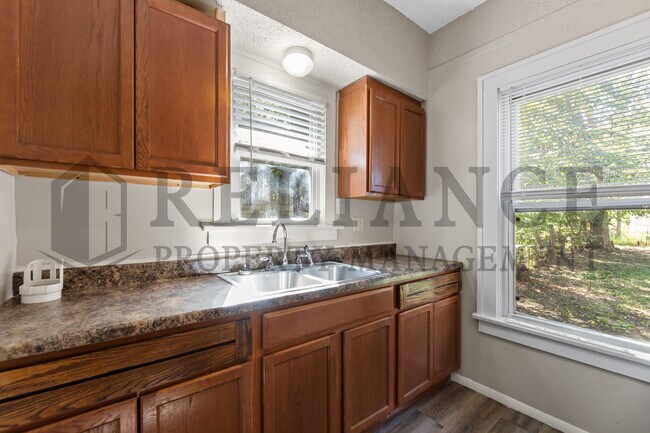 Building Photo - 251 Millwood N