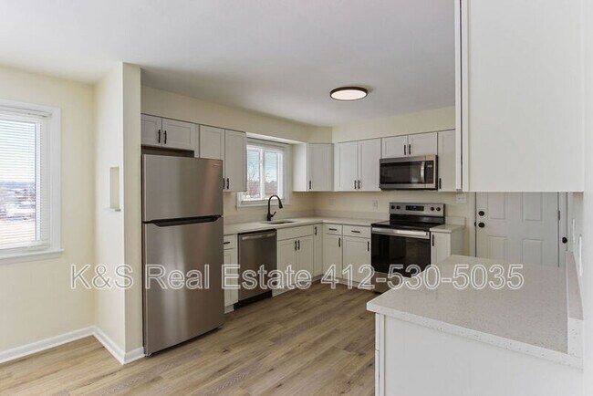 Building Photo - 1020 Grove St