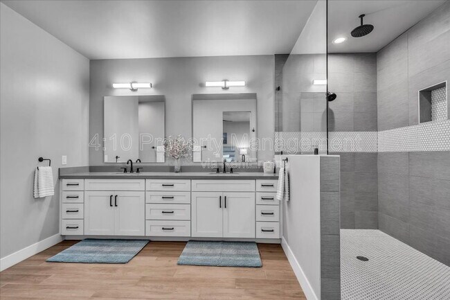 Building Photo - 1111 E Missouri Ave