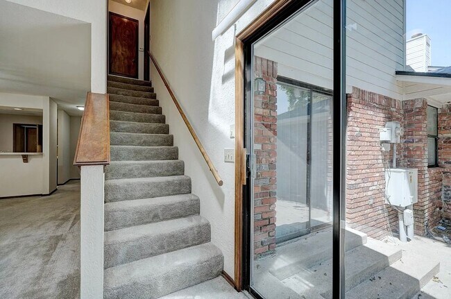 Building Photo - 631 36th Ave NW