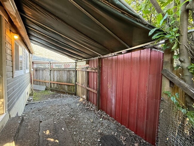 Building Photo - 3 Bed 1.5 Bath Pet Friendly Home in Monroe