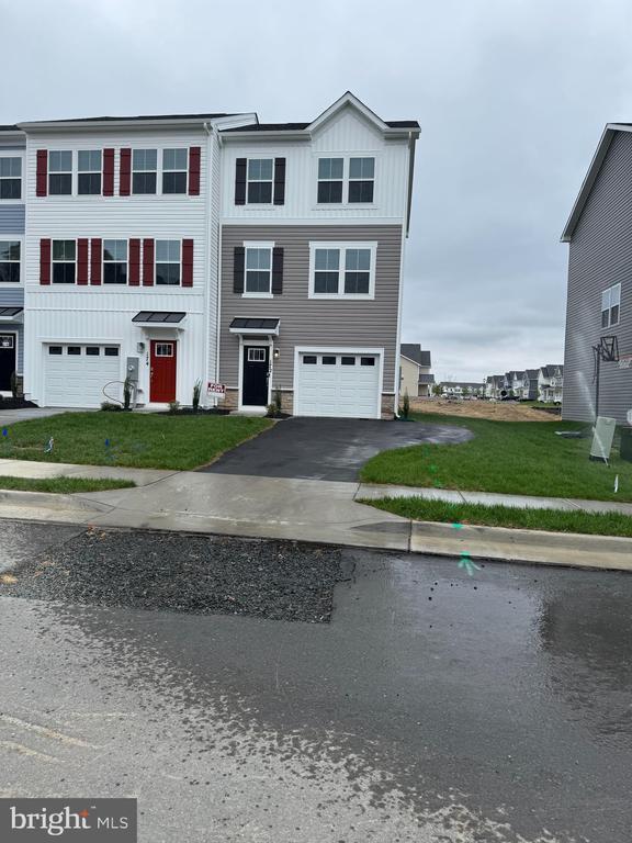 Building Photo - 172 Munsee Cir