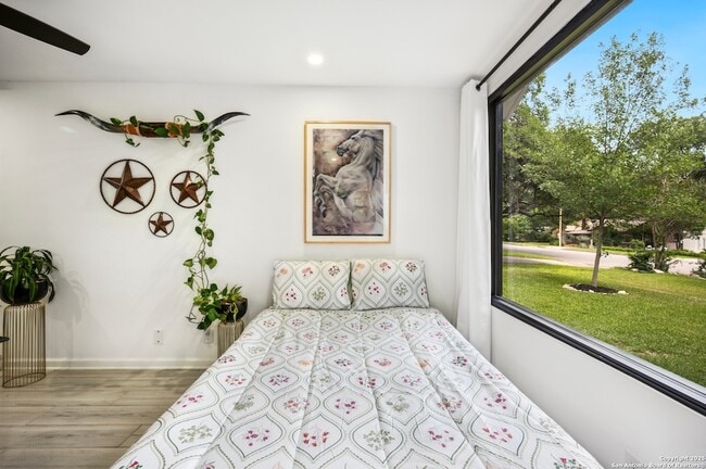 Building Photo - 423 College Blvd