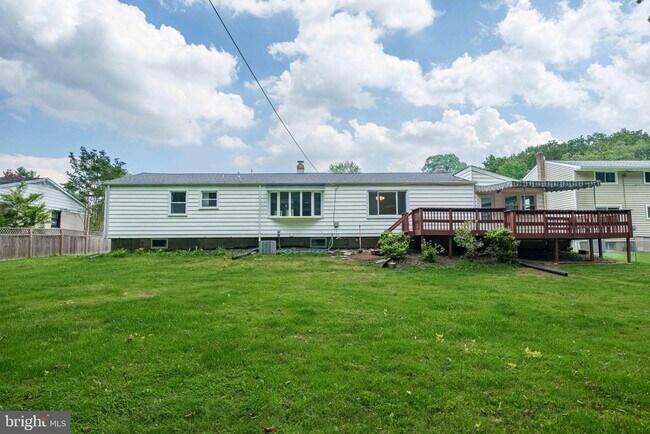 Building Photo - 3335 S Rockfield Dr