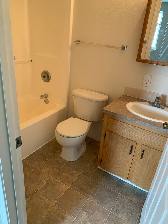 Building Photo - Pross6