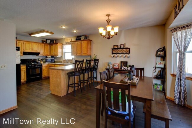 Building Photo - 3 br, 2.5 bath House - 234 Melrose Dr
