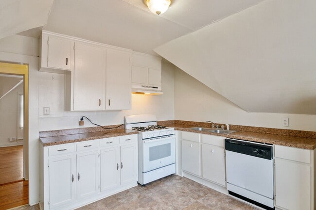 Building Photo - "Charming 1-Bedroom Retreat with Gleaming ...
