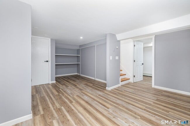 Building Photo - 555 Graham Rd