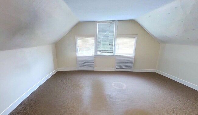 Building Photo - 2545 Vestry Ave