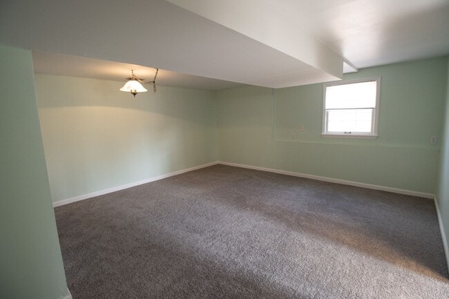 Building Photo - Cozy Spacious Home 4bd/3ba w garage