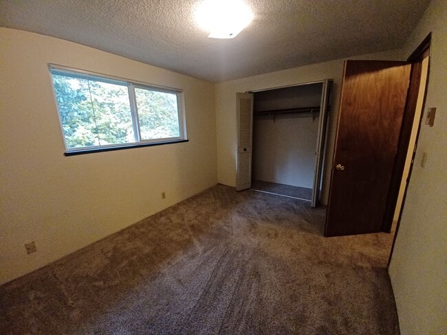 Building Photo - Gama08~1232 W 8th Ave.