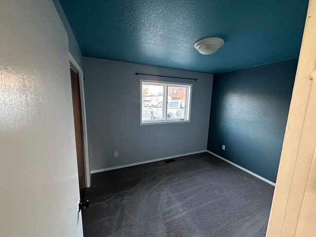 Building Photo - 2 Bedroom, 1 Bathroom Ranch-Style Single Home